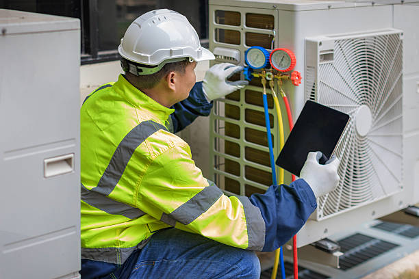 Professional Ac Installation technician working in Machesney Park, IL